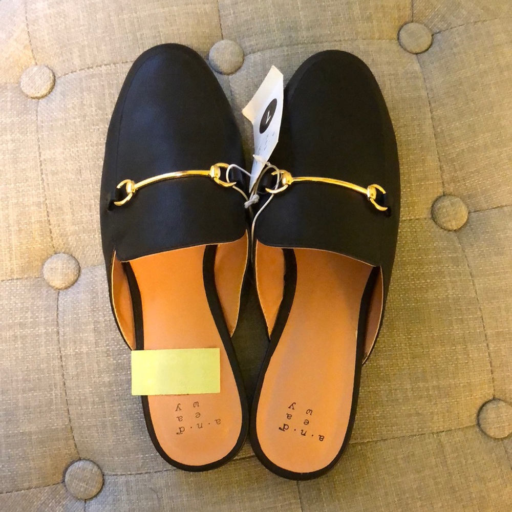 NWT Size 7 Flats